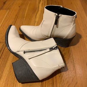 Circus by Sam Edelman White Western-style booties Size 6